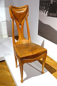 Chair, Hector Guimard, Paris, c. 1900, pear wood, leather - Bröhan Museum, Berlin - DSC03968