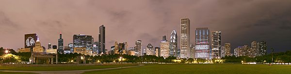 Chicago Grant Park night pano