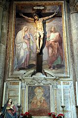 Crocifisso (autore ignoto del '600) e affresco con Vergine e S.Giovanni Evangelista di Belisario Corenzio o Onofrio del Leone