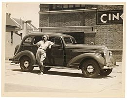 Film actor Helen Twelvetrees and her 1935 Pontiac, Cinesound Studios, Sydney, 1936 - Sam Hood (3566267470)