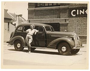 Film actor Helen Twelvetrees and her 1935 Pontiac, Cinesound Studios, Sydney, 1936 - Sam Hood (3566267470)