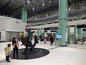 HK Lok Ma Chau MTR Station 落馬洲站 Bauhinia Rider sculpture Chinese Scuptor 蔣朔 Jiang Shuo Bronze statue March 2016 Concourse Level 3 DSC (2)