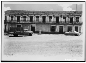 Historic American Buildings Survey, W. Eugene George, Jr., Photographer July, 1961 DETAIL OF SOUTH ELEVATION (PLAZA). - Manuel Guerra Residence and Store, West side of Main Plaza HABS TEX,214-ROMA,5-2