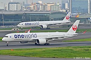 JAPAN AIRLINES JA15XJ JA732J HND 28-JUN-2023