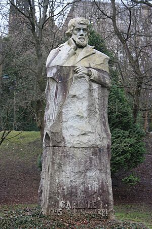 Monument to Thomas Carlyle, Kelvingrove Park, Glasgow