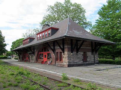 North Easton station from the southwest, June 2017.JPG