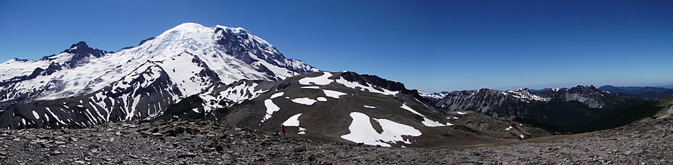 Panoramic of Mount Rainier - Flickr - brewbooks