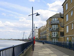 Riverside apartments, Erith - geograph.org.uk - 198210