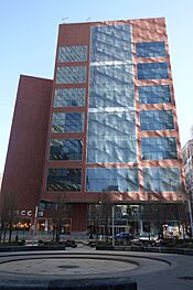 Silverstein Family Park td (2019-03-27) 26 - BMCC Fiterman Hall.jpg