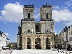 (Auch) West facade of Cathédrale Sainte-Marie d'Auch.jpg