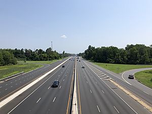 2021-07-16 11 08 35 View north along U.S. Route 1 (Trenton-New Brunswick Turnpike) from the overpass for Mercer County Route 533 (Quaker Bridge Road-Province Line Road) in West Windsor Township, Mercer County, New Jersey