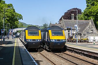 43134 and 43148 at Pitlochry.jpg