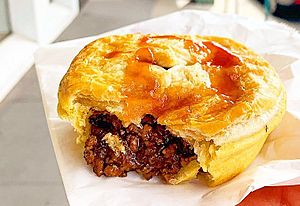 Aussie meat pie (cropped)