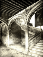 Constantin Uhde (1888) Escalera de Covarrubias en el Palacio Arzobispal de Alcalá de Henares