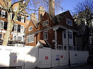 Development Lygon Place Ebury Street - geograph.org.uk - 1194340