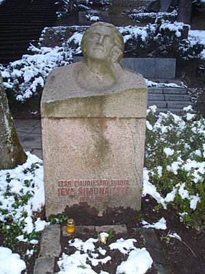 Ieva Simonatyte Grave2