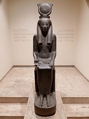Luxor Museum Statue Hathor 01