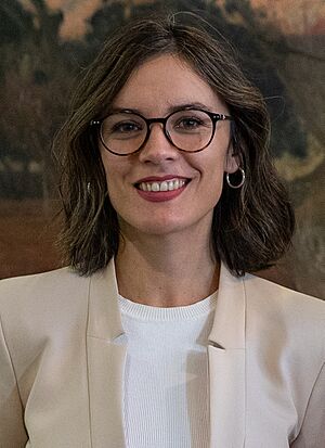 Ministra Camila Vallejo, se reúne con la presidenta de la cámara de diputados, Karol Cariola - 53678671904 (cropped).jpg