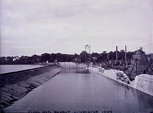 Second and Third Holyoke Dams, during completion of latter, 1898