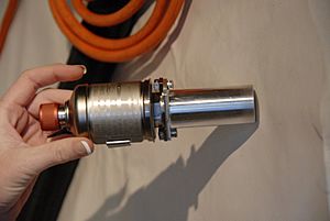 Shuttle gaseous hydrogen flow control valve