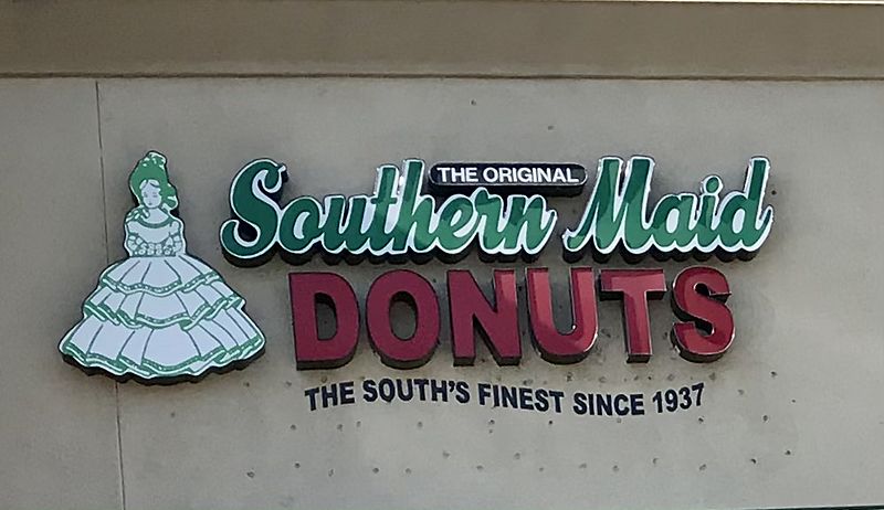 Southern Maid Donuts sign