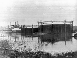 StateLibQld 1 71427 South Brisbane Gasworks during flood, 1890