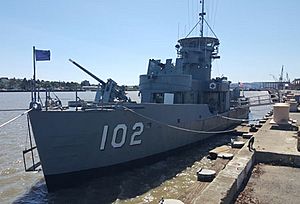USS LCS L 3 102 30Apr2016 450px
