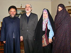 محمد علی ابطحی به همراه همسر و میرحسین موسوی و زهرا رهنورد