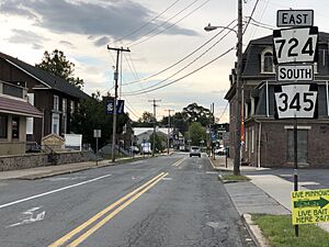 2022-08-22 18 03 15 View south along Pennsylvania State Route 345 and east along Pennsylvania State Route 724 (East Main Street) at North Furnace Street in Birdsboro, Berks County, Pennsylvania