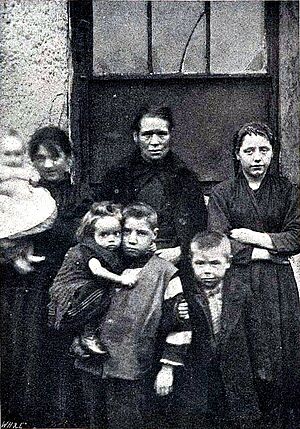 Dublin Slum dwellers 1901 cropped