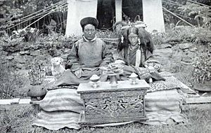 Dzongpen of Kharta and his wife, 1921 (cropped 2)