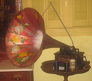 Early phonograph, Deaf Smith County Museum, Hereford, TX IMG 4857