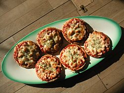 Flickr - cyclonebill - Pizza med rejer.jpg