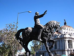 Francisco I. Madero frente al Palacio de Bellas Artes - panoramio