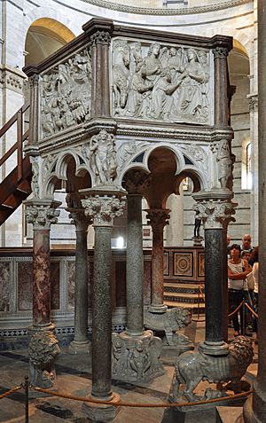 Italië-Pisa Baptisterium-Doopstoel