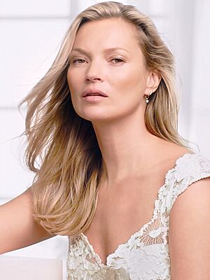 Kate Moss - Decorté advertisement (cropped2).jpg