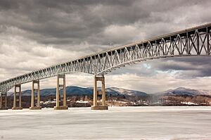 Kingston-Rhinecliff Bridge (16826707131)