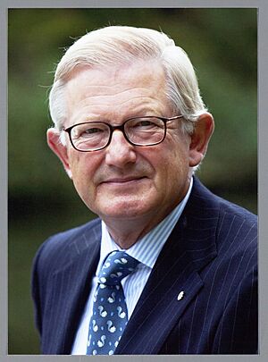 Portretfoto van Mr. Pieter van Vollenhoven 2003.jpg