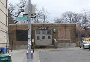 Wilson Av BMT sta jeh
