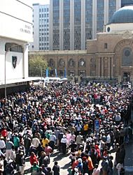 Zuma-court-crowd
