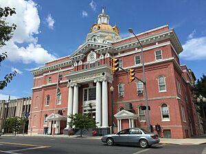 2016-08-25 14 11 33 The Berkeley County Courthouse on U.S. Route 11 (King Street) in Martinsburg, Berkeley County, West Virginia