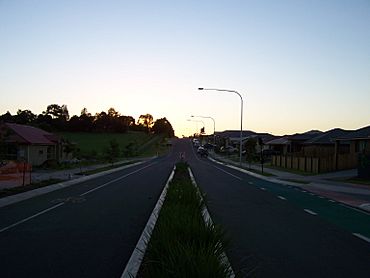 Alawoona Street at dawn - panoramio.jpg