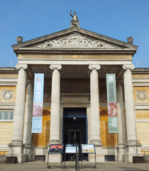 Ashmolean Museum Entrance March 2015.png