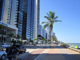 Calçadão e ciclovia da Praia de Boa Viagem - Recife, Pernambuco, Brasil