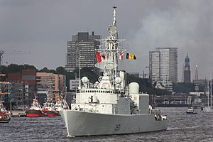 HMCS Iroquois (DDG 280) at Port of Hamburg leaving