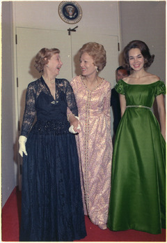 Mamie Eisenhower, Thelma Ryan ("Pat") Nixon, Julie Nixon Eisenhower - NARA - 194471