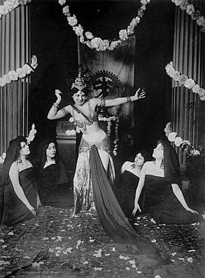 Mata Hari dancing in the Musée Guimet (1905) - 1