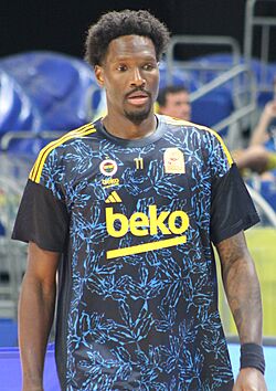 Nigel Hayes 11 Fenerbahçe Basketbol TBSL 20241006 (2) (cropped).jpg