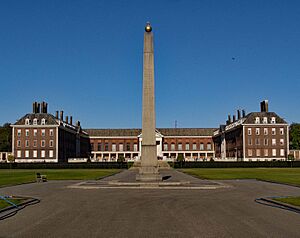 Obeliskoid war memorial, Royal Hospital Chelsea (geograph 5147837)