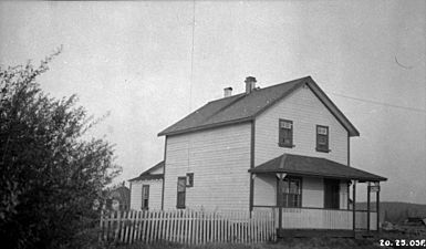 Radio Station, Fort Simpson, Northwest Territories - Station de radio, Fort Simpson (Territoires du Nord-Ouest) (38766481151)